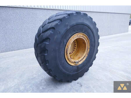 Tyres  Michelin 4 (1)