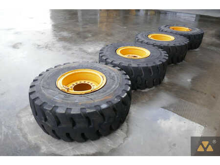 Tyres  DOUBLE COIN 4 (2)