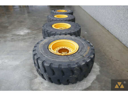 Tyres  DOUBLE COIN 4 (3)