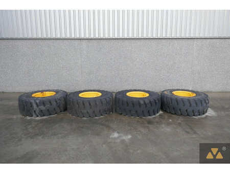 Tyres  DOUBLE COIN 4 (9)