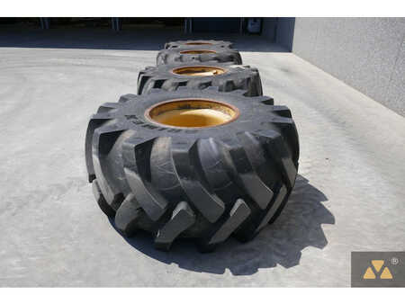 Tyres  Caterpillar 4 (2)