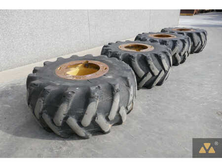 Tyres  Caterpillar 4 (1)