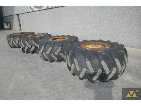 Tyres  Caterpillar 4 (4)