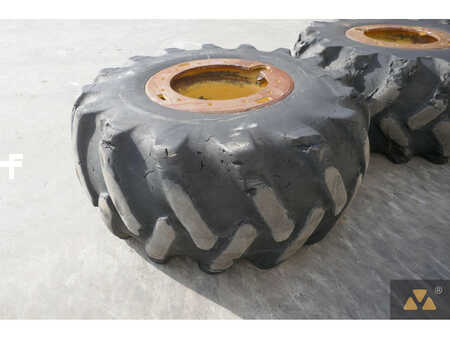 Tyres  Caterpillar 4 (6)