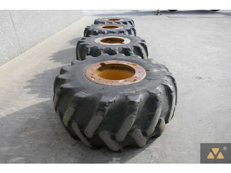 Tyres  Caterpillar 4 (8)