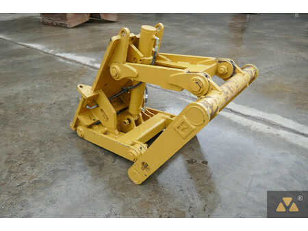 Outro  Caterpillar 4 (2)