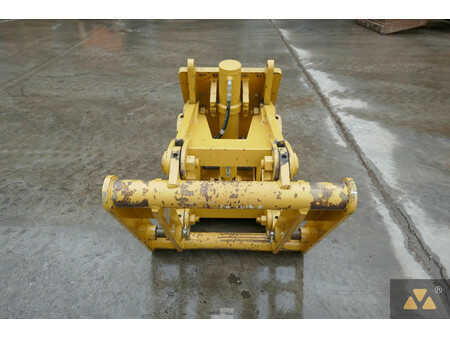 Outro  Caterpillar 4 (3)