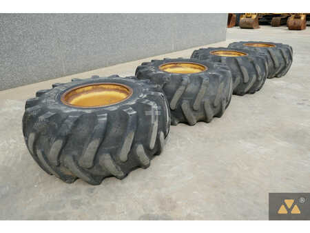 Tyres  Caterpillar 4 (1)