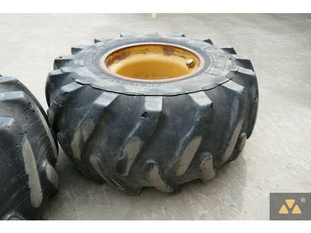 Tyres  Caterpillar 4 (10)