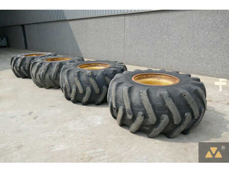 Tyres  Caterpillar 4 (2)