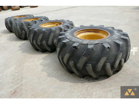 Tyres  Caterpillar 4 (4)