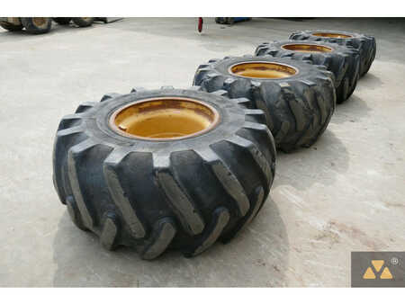 Tyres  Caterpillar 4 (5)