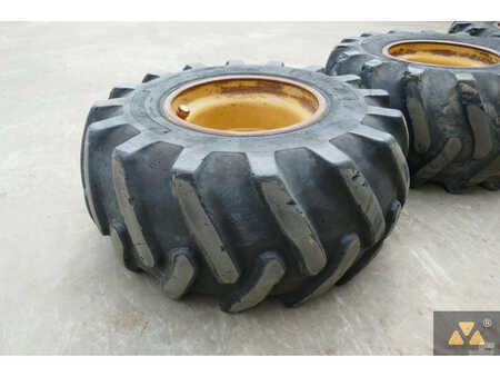 Tyres  Caterpillar 4 (7)