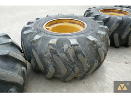 Tyres  Caterpillar 4 (8)