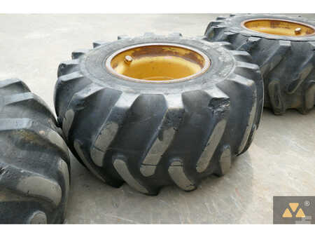 Tyres  Caterpillar 4 (9)