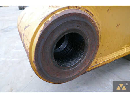 Ostatní  Caterpillar 4 (15)