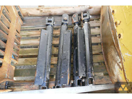 Sonstige  Caterpillar 4 (11)