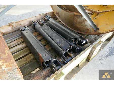 Sonstige  Caterpillar 4 (12)