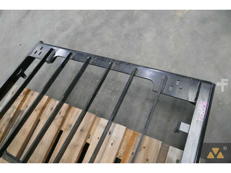 Pozostałe  Caterpillar 7 (10)