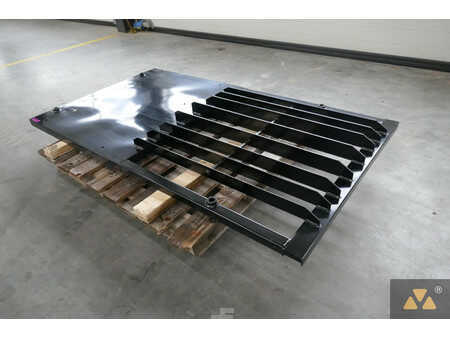 Pozostałe  Caterpillar 7 (2)