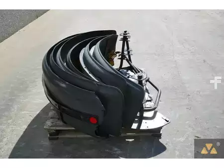 Outro  Caterpillar 4 (4)