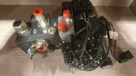 equipo hidráulico  [div] Gebruikt HAWE ventielblok Jungheinrich EFG535. (1)