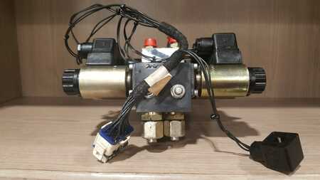 Hydraulik  [div] Gebruikt HAWE ventielblok Jungheinrich EFG535. (3)