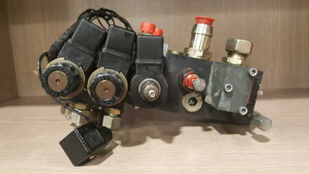 Hydraulika  [div] Gebruikt HAWE ventielblok Jungheinrich EFG535. (4)