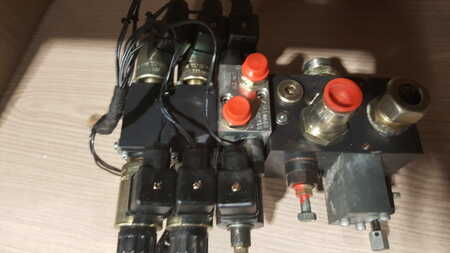 Impianto idraulico  [div] Gebruikt HAWE ventielblok Jungheinrich EFG535. (5)