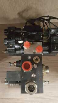 Hydraulika  [div] Gebruikt HAWE ventielblok Jungheinrich EFG535. (6)
