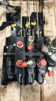Impianto idraulico  [div] Gebruikt ventiel blok voor Hyster (2)