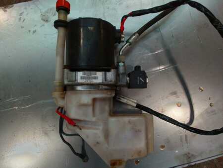 Impianto idraulico  [div] Linde pomp unit (3)