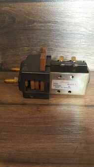 Kontrola motoru  Albright Gebruikte contactor van Albright (1)