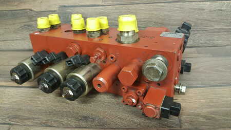 hydraulics  Linde Gebruikt ventielenblok voor Linde H25 (1)