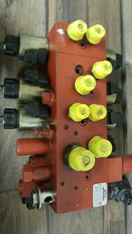 Hidraulika  Linde Gebruikt ventielenblok voor Linde H25 (4)