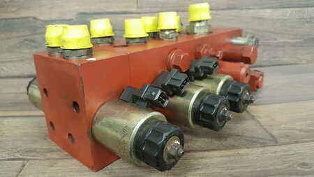 hydraulics  Linde Gebruikt ventielenblok voor Linde H25 (5)