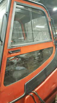 Podvozkový díl
  Linde Gebruikte linker deur voor Linde 336. (1)