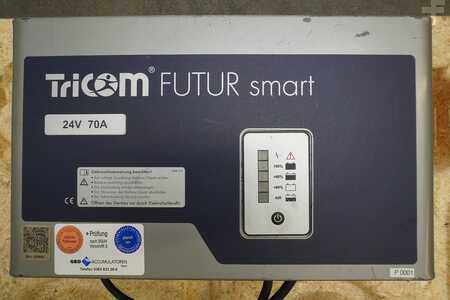 Laad anderen op
 2013 TriCOM Futur smart E 230 G 24/70 B2 (3)