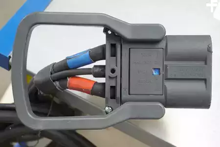 HF 2015  Benning Belatron Li D400G24/120B-Li 24V/120A (4)