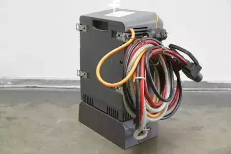 HF 2015  Hawker Life Tech Modular 24V/70A (2)