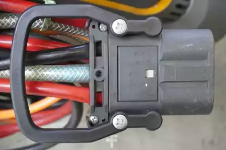 HF 2015  Hawker Life Tech Modular 24V/70A (4)