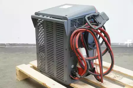HF 2018  Hawker TC3 IQ 24V/140A (2)