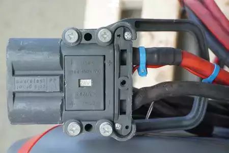 HF 2018  Hawker TC3 IQ 24V/140A (4)