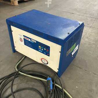 Single-phase 2006  Hawker E 24V/80A+EU (1)