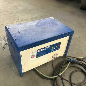 Single-phase 2006  Hawker E 24V/80A+EU (2)