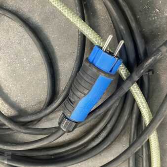 Single-phase 2006  Hawker E 24V/80A+EU (5)