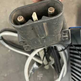 Fase única  2016  Hawker E24V/70A (4)