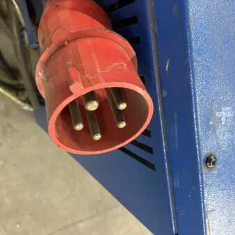 Three-phase - Hawker Multi E wf200 D 48V-200A  (5)