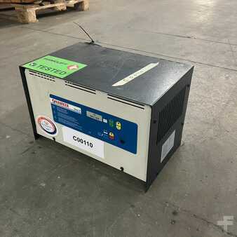 Single-phase - Hawker E 24V-30A LG C (1)