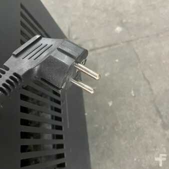 Single-phase - Hawker E 24V-30A LG C (4)